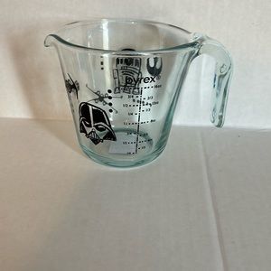 Pyrex Star Wars Glass Measuring Cup (2 Cup) Clear/Black Darth Vapor R2D2 NEW